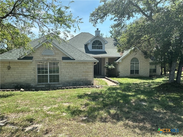 view of front of property with a front yard