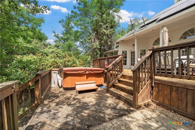 view of front of home featuring roof with shingles and a front yard