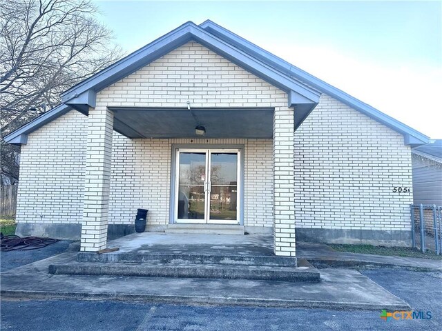 505 S 9th St, Stockdale, TX 78160 - photo 3