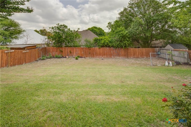 view of yard featuring a fenced backyard