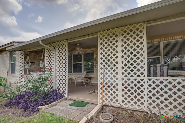 exterior space featuring a ceiling fan