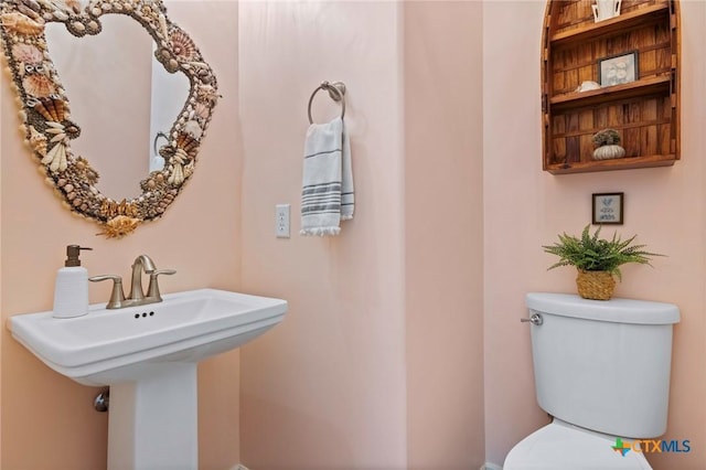 bathroom featuring toilet and a sink