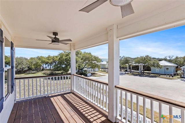 deck with ceiling fan