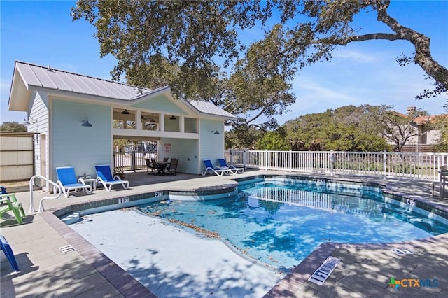 community pool featuring ceiling fan, fence, and a patio