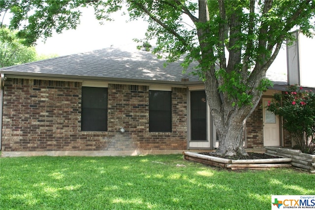 ranch-style house with a front yard