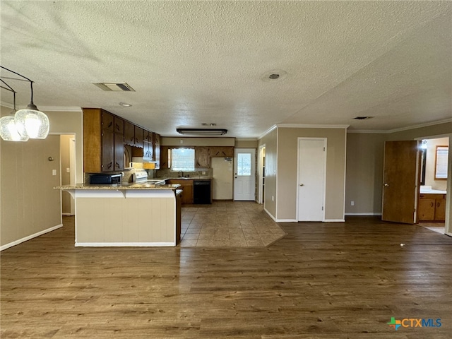 kitchen with a peninsula, visible vents, open floor plan, ornamental molding, and dark wood-style floors