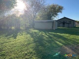 view of yard with an outdoor structure