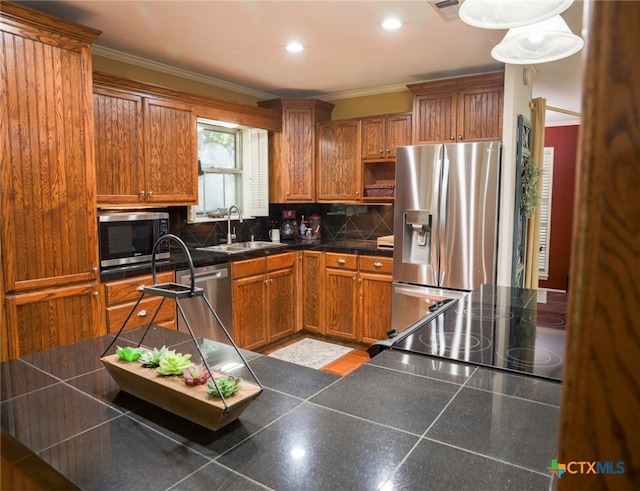 kitchen with stainless steel appliances, sink, backsplash, and crown molding