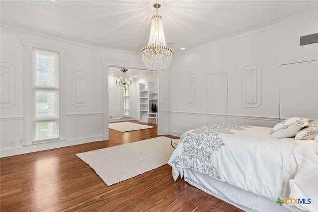 6 Carriage Sq, Waco, TX 76708 - bedroom featuring wood finished floors, crown molding, multiple windows, and an inviting chandelier