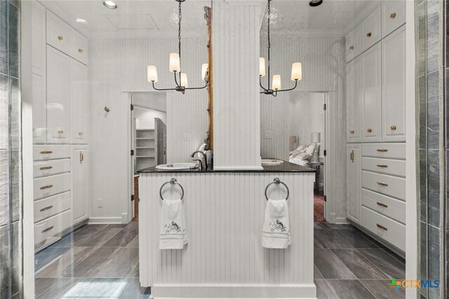 6 Carriage Sq, Waco, TX 76708 - bathroom featuring an inviting chandelier