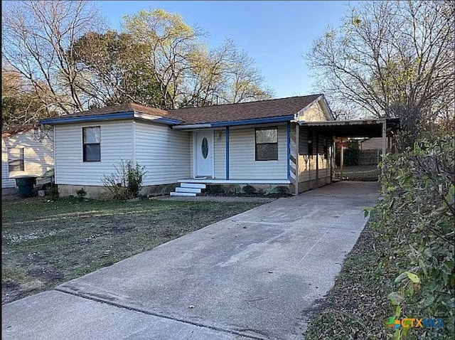 view of front facade featuring a carport