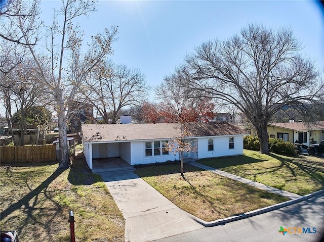 ranch-style house featuring a front lawn