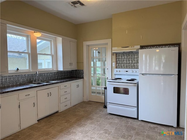 kitchen featuring visible vents, a healthy amount of sunlight, white appliances, under cabinet range hood, and a sink