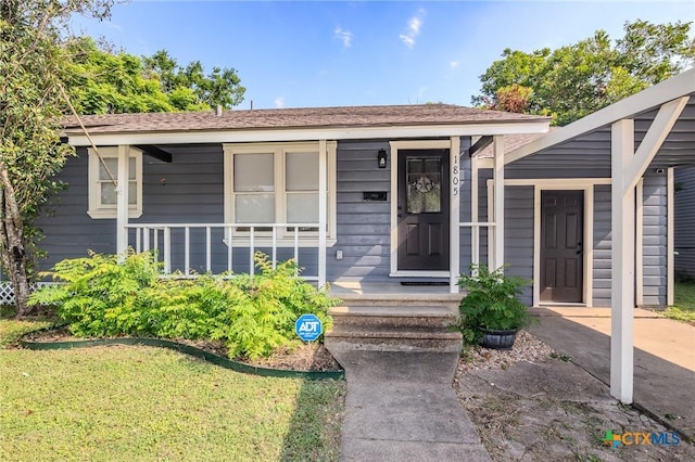 view of front facade with a front lawn and a porch