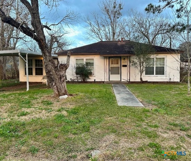 ranch-style home with a front yard