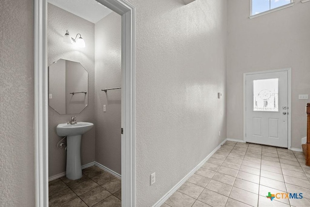 5712 Stonehaven Dr, Temple, TX 76502 - bathroom featuring tile patterned flooring, baseboards, and a sink