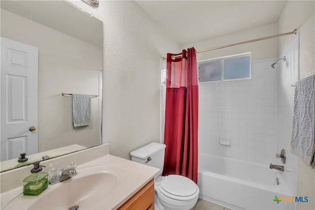 4602 Causeway Ct, Killeen, TX 76549 - bathroom featuring shower / tub combo with curtain, vanity, and toilet