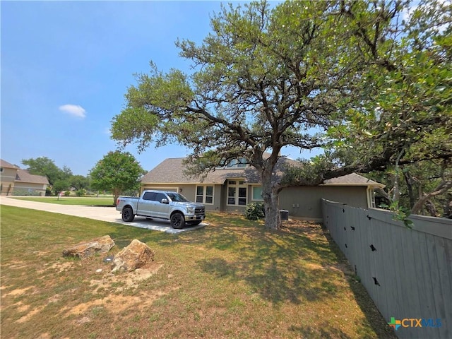 555 Solms Frst, New Braunfels, TX 78132 - view of front of home with driveway
