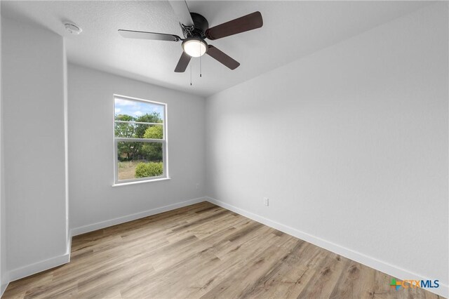 1007 S 26th St, Temple, TX 76501 - spare room featuring light wood finished floors, baseboards, a smoke detector, and a ceiling fan