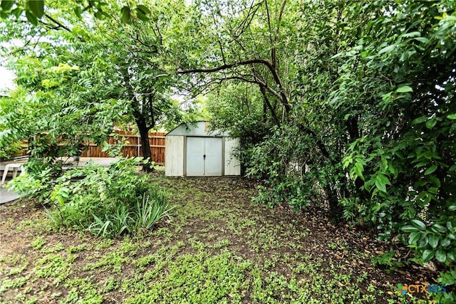 3206 Shady Hill Dr, Temple, TX 76502 - view of yard featuring a shed