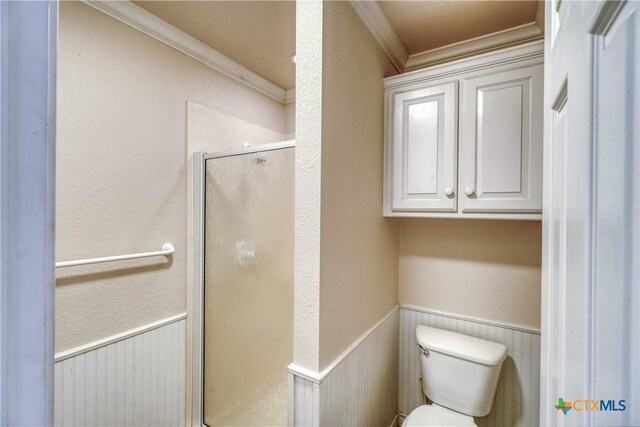 1041 Clarence Rd, Temple, TX 76501 - full bathroom featuring wainscoting, a shower stall, ornamental molding, and toilet