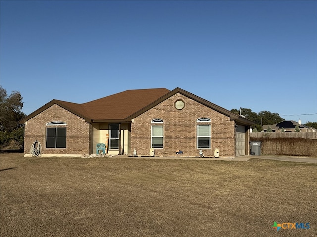 view of front facade featuring a garage and a front lawn