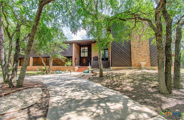 view of front of home with covered porch