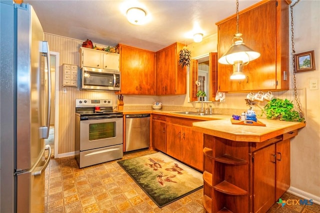 808 E Randall St, Beeville, TX 78102 - kitchen featuring stainless steel appliances, tile countertops, pendant lighting, and light flooring