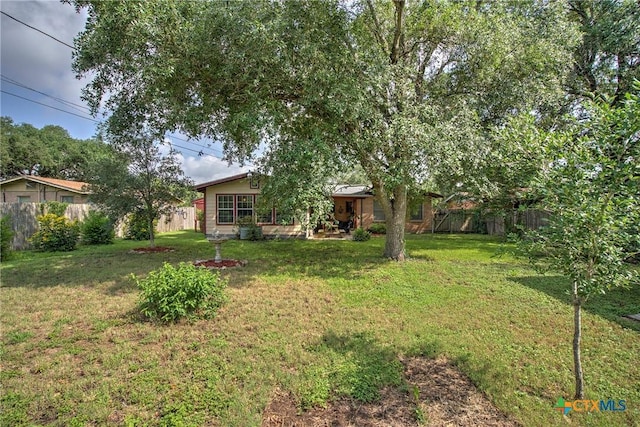 808 E Randall St, Beeville, TX 78102 - view of yard
