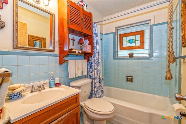 808 E Randall St, Beeville, TX 78102 - full bath featuring vanity, shower / bath combo with shower curtain, tile walls, and crown molding
