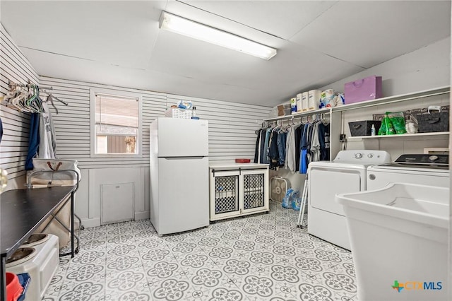 109 E Moonlight Dr, Robinson, TX 76706 - clothes washing area with sink and washer and clothes dryer