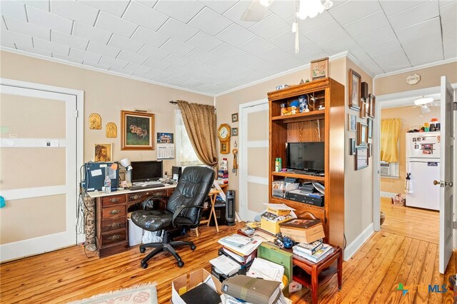 office area with light hardwood / wood-style floors, ceiling fan, and ornamental molding