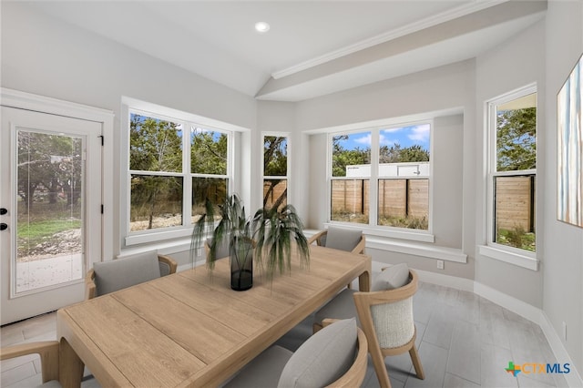 sunroom with lofted ceiling