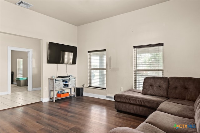 607 S Main St, Lampasas, TX 76550 - living area featuring wood-type flooring