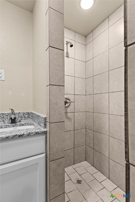 607 S Main St, Lampasas, TX 76550 - bathroom featuring tiled shower and vanity
