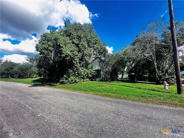 201 Maple St, Yoakum, TX 77995 - view of asphalt road