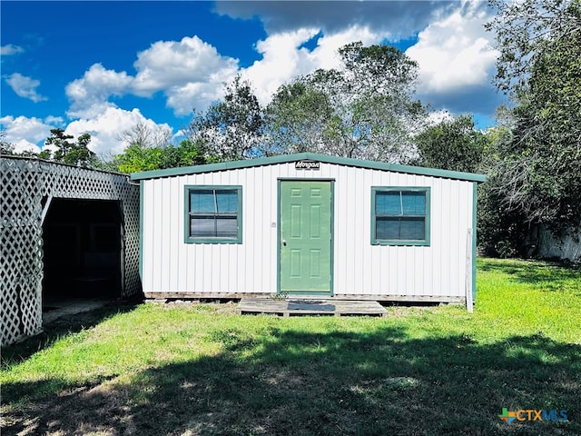 view of outdoor structure featuring a yard