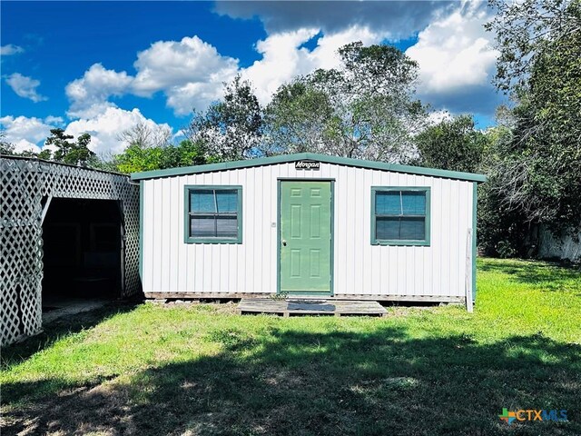 201 Maple St, Yoakum, TX 77995 - view of outdoor structure featuring an outdoor structure