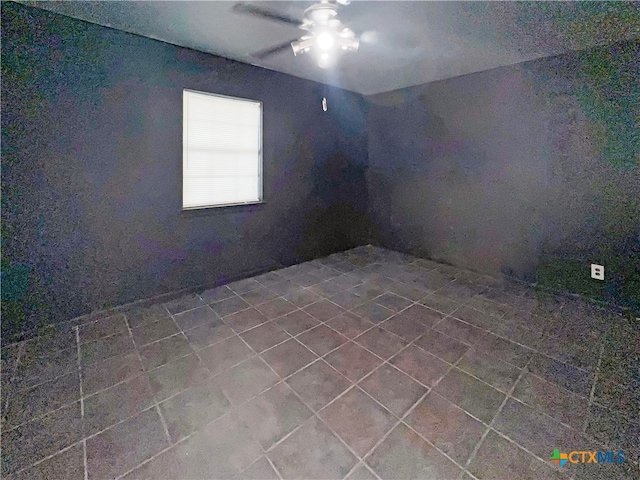 empty room with ceiling fan