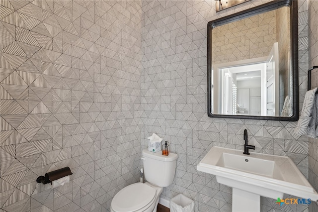 13900 Zink Bnd Unit 61, Austin, TX 78717 - bathroom with toilet and a sink