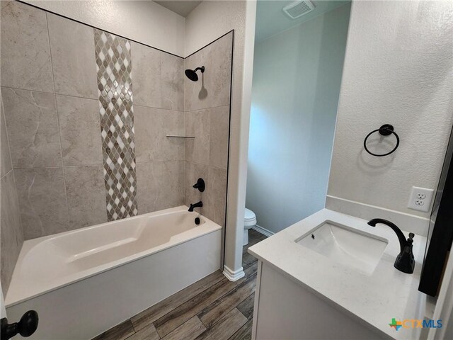 719 Eagle Claw Dr, Salado, TX 76571 - full bathroom featuring wood finished floors, toilet, bathing tub / shower combination, and vanity