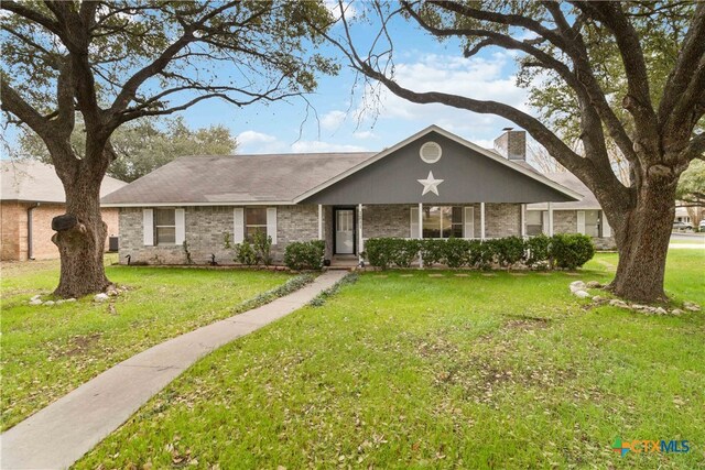 single story home featuring a front yard