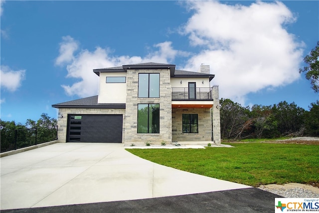 view of front of home featuring a front lawn and a balcony