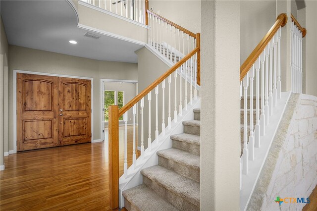 171 Clear Rdg, New Braunfels, TX 78132 - foyer entrance featuring visible vents, a towering ceiling, baseboards, wood finished floors, and stairway