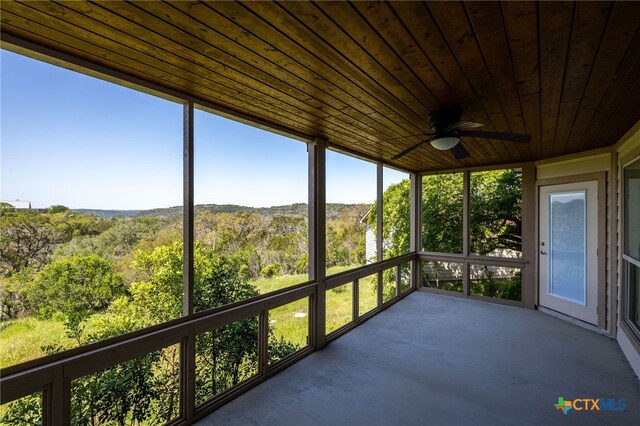 171 Clear Rdg, New Braunfels, TX 78132 - unfurnished sunroom featuring a forest view and a ceiling fan