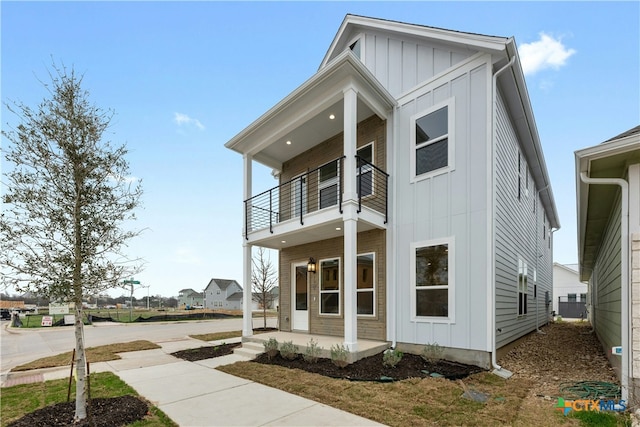 view of front of home with a balcony and a porch