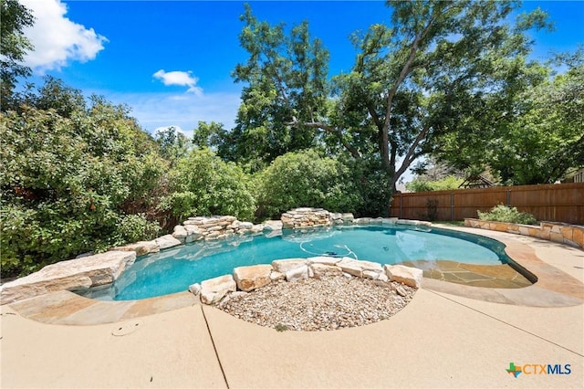 5905 Turtle Creek Trl, Temple, TX 76502 - view of swimming pool featuring a fenced backyard and a patio