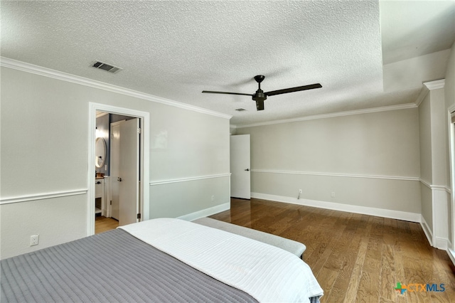 1506 Spiderlily Vw, Cedar Park, TX 78613 - bedroom featuring wood finished floors, crown molding, a textured ceiling, baseboards, and a ceiling fan