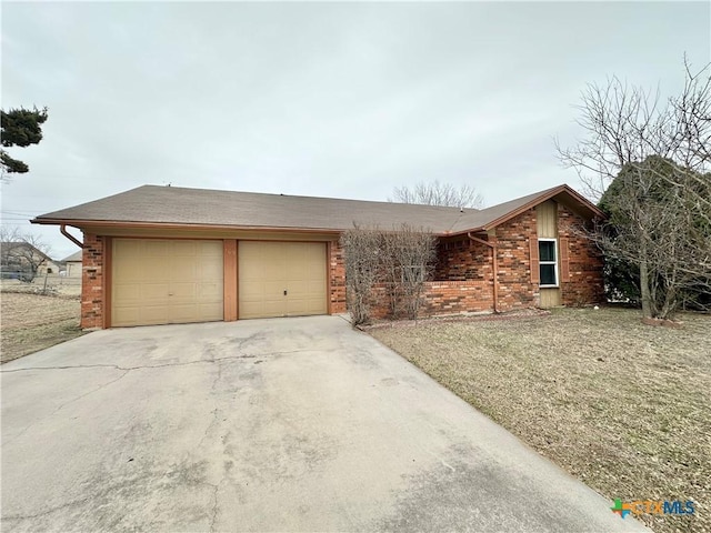 single story home featuring a garage and a front lawn