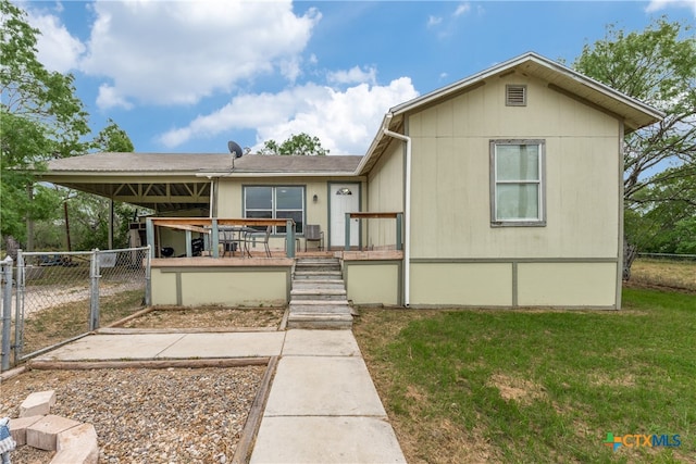 view of front of house with a front yard